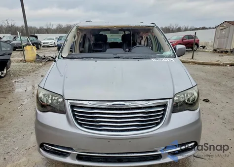 2013 Chrysler Town & Country Touring z USA, uszkodzony, nr VIN 2C4RC1BG6DR657637